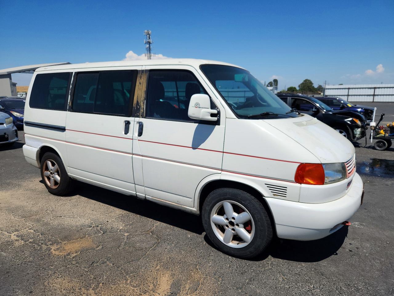 2002 Volkswagen Eurovan Gls White vin: WV2KB47082H066379