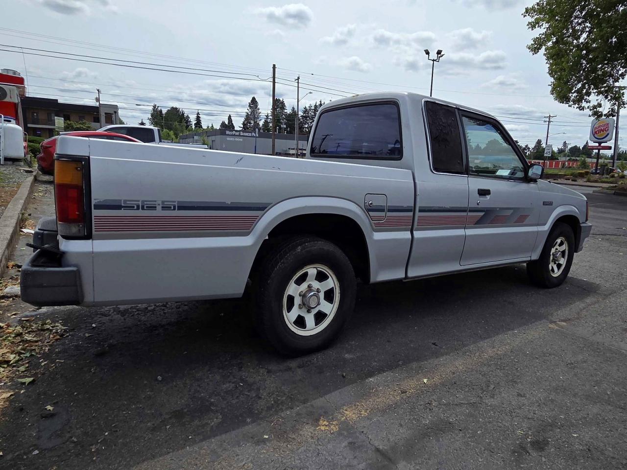 1989 Mazda B2200 Cab Plus Silver vin: JM2UF3135K0720502