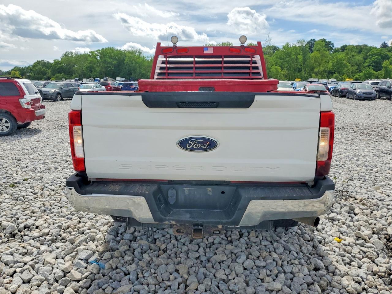 2017 Ford F250 Super Duty White vin: 1FT7W2B62HEF22718