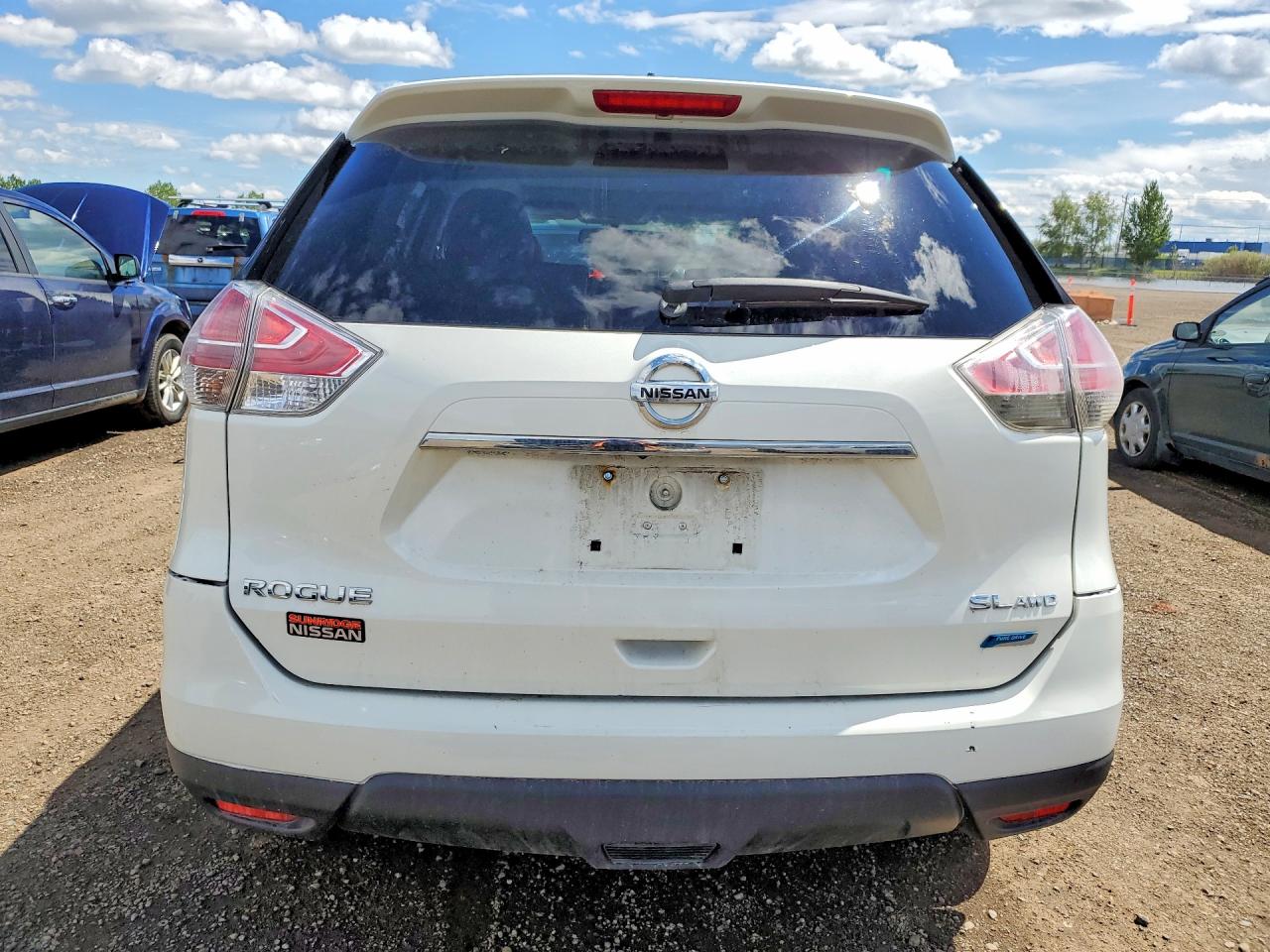 2015 Nissan Rogue S White vin: 5N1AT2MV9FC804233