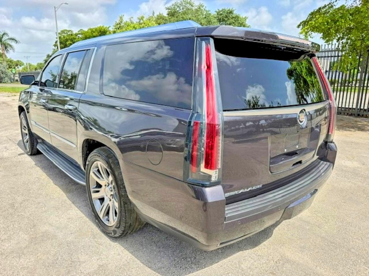 2015 Cadillac Escalade Esv Luxury Gray vin: 1GYS4HKJXFR170768