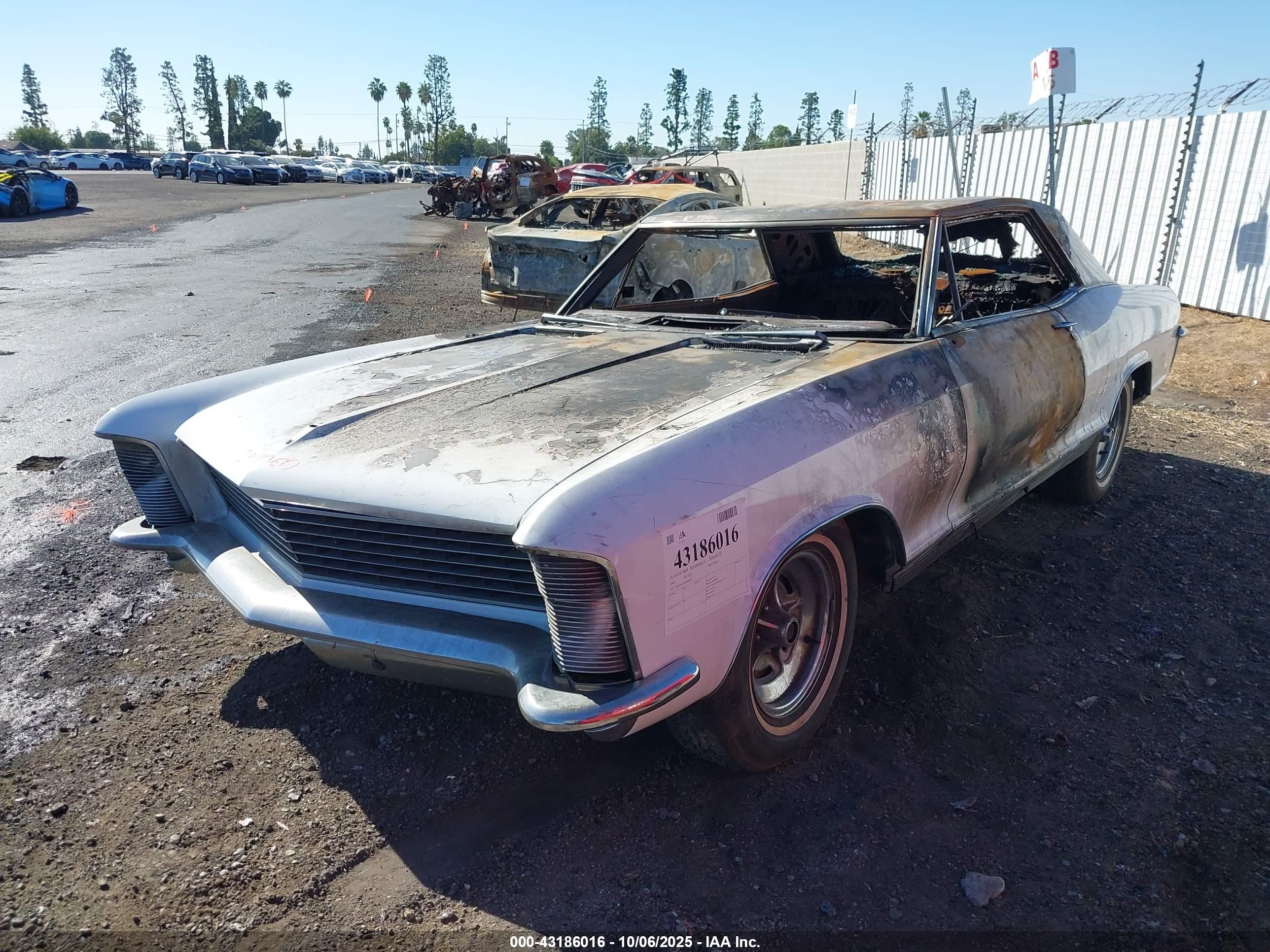 1965 Buick Riviera   Белый vin: 494475H926240    