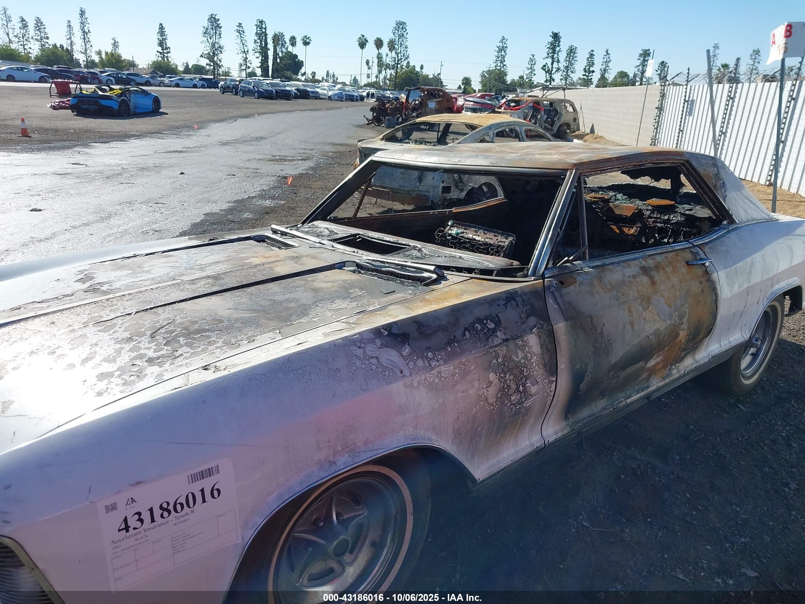 1965 Buick Riviera   Белый vin: 494475H926240    