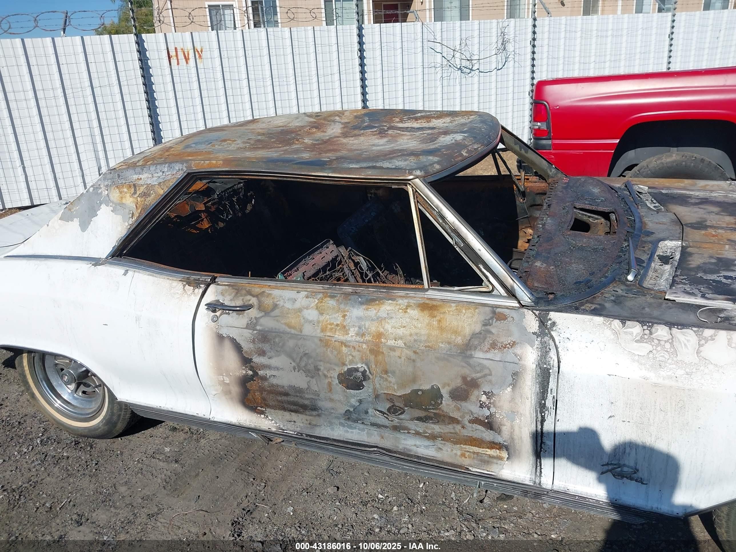 1965 Buick Riviera   Белый vin: 494475H926240    