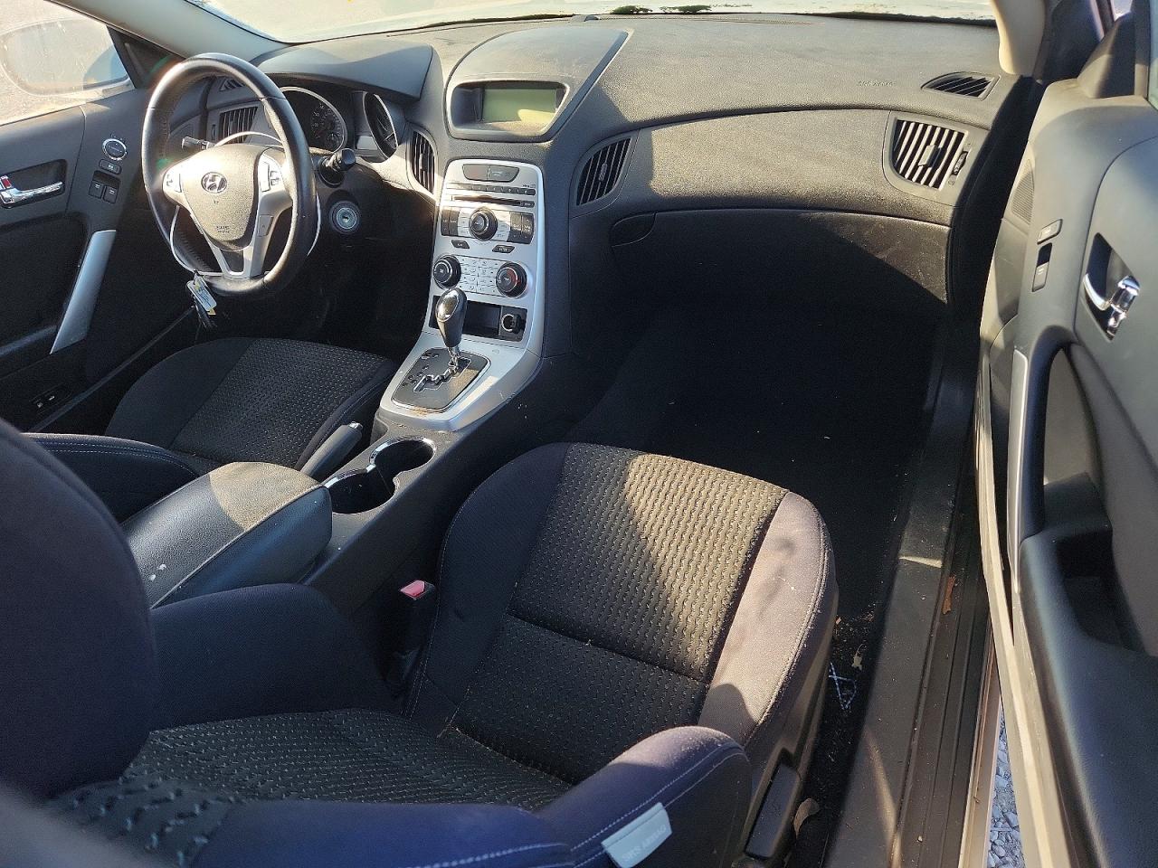 2010 Hyundai Genesis Coupe 2.0t Silver vin: KMHHT6KD6AU028405