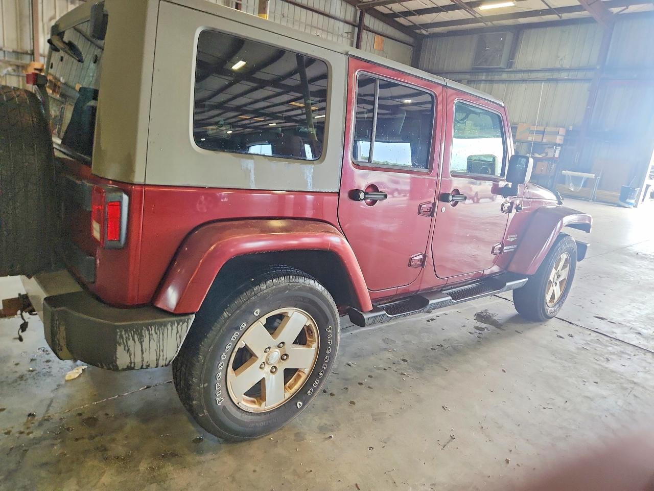 2009 Jeep Wrangler Unlimited Sahara Red vin: 1J4GA59169L750562