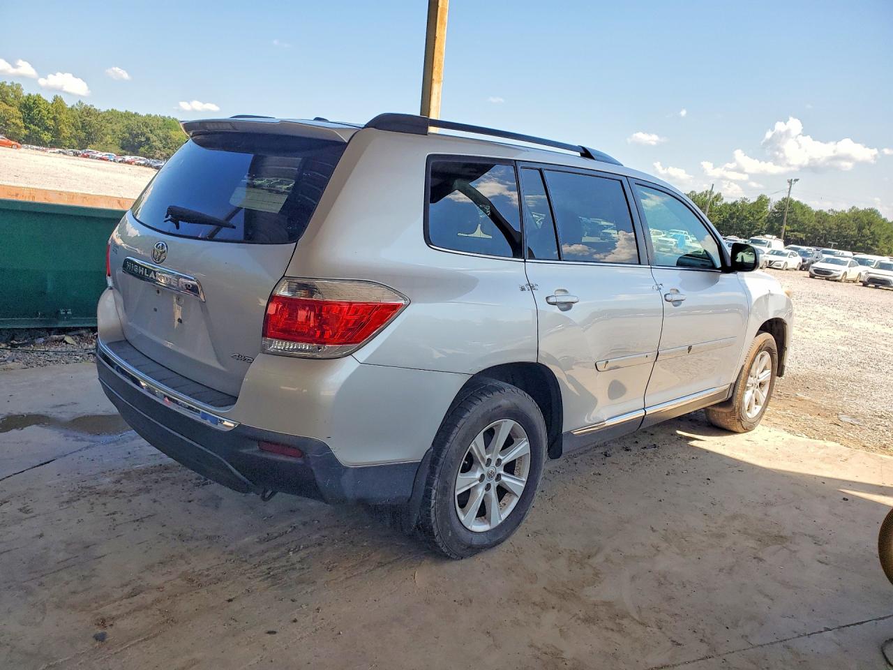 2013 Toyota Highlander Base Silver vin: 5TDBK3EH1DS277116