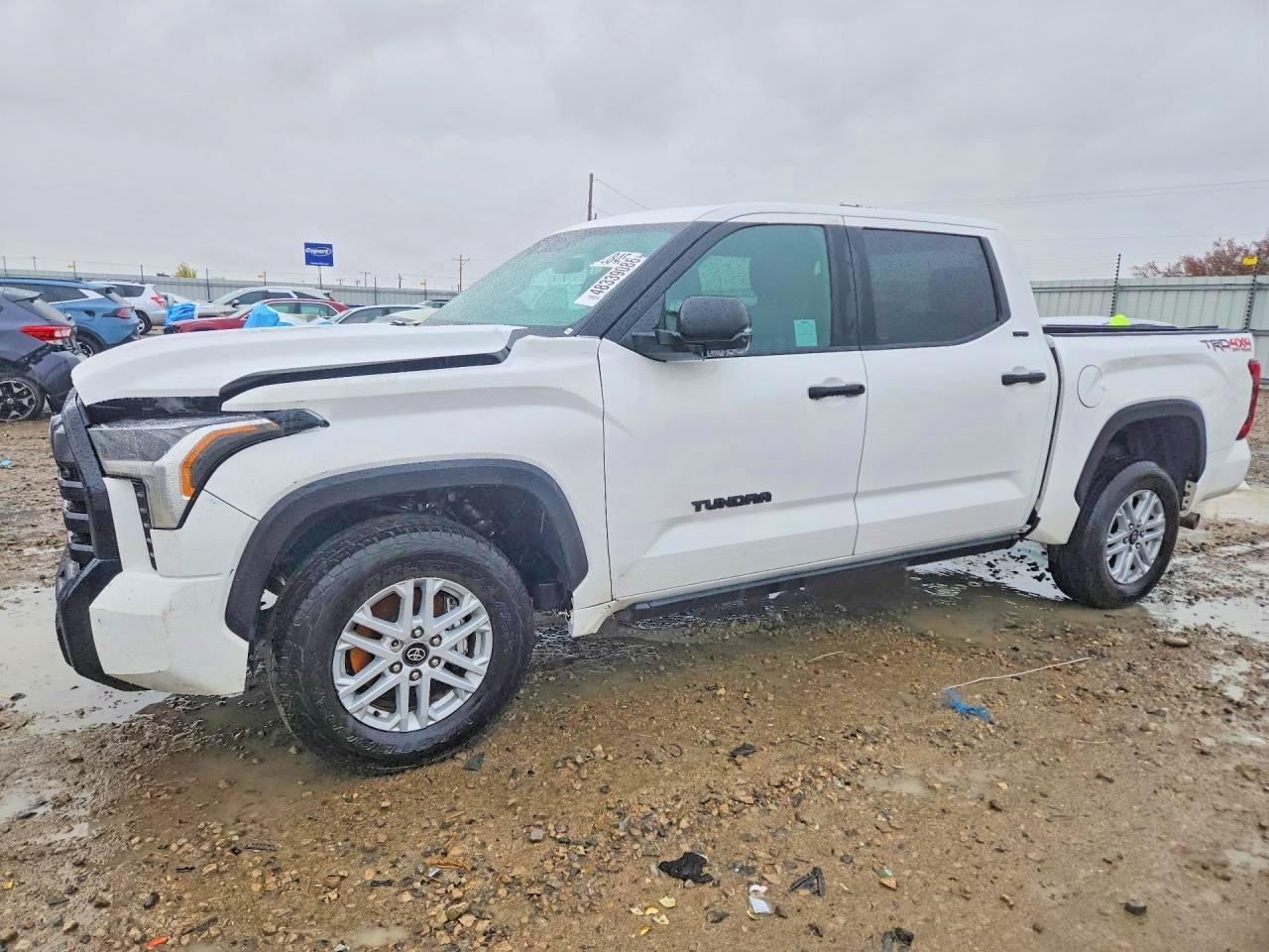 2025 Toyota Tundra Crewmax Sr White vin: 5TFLA5DB3SX266531