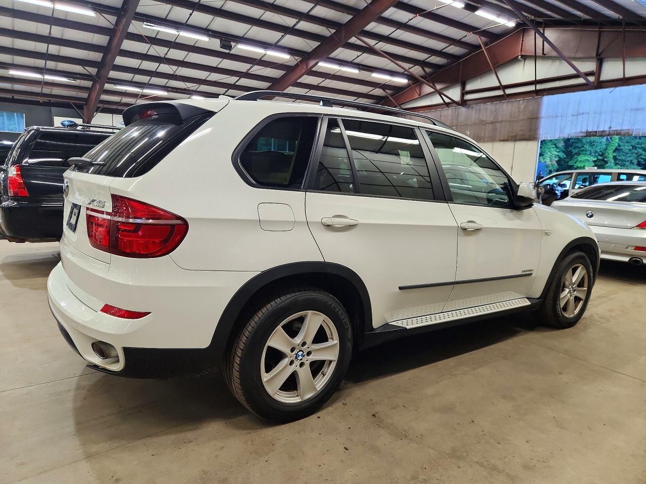 2011 Bmw X5 Xdrive35d White vin: 5UXZW0C54BL370946