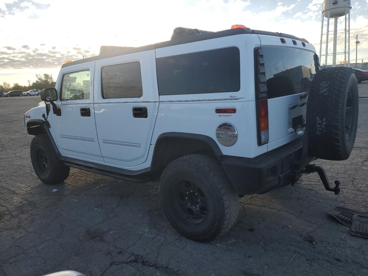 2004 Hummer H2 White vin: 5GRGN23U64H100670