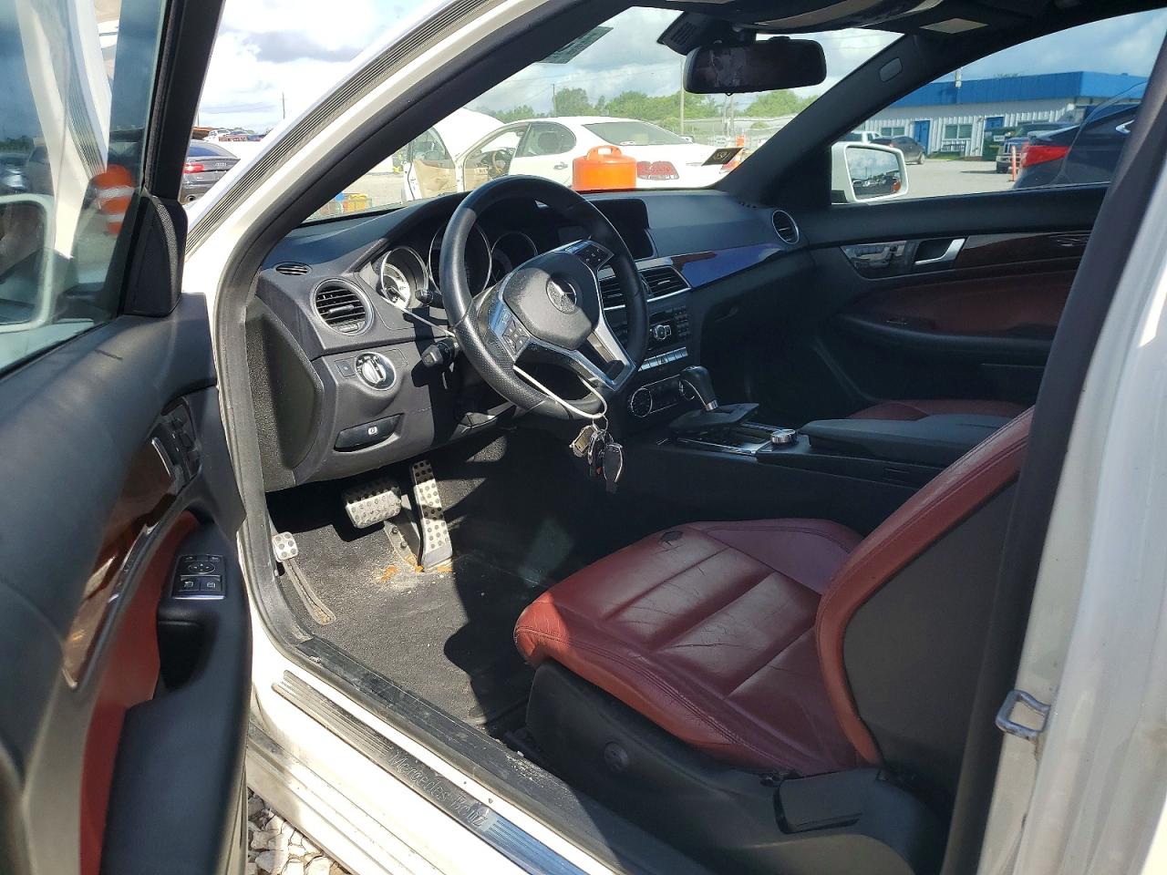 2012 Mercedes-benz C 250 White vin: WDDGJ4HB7CF875320