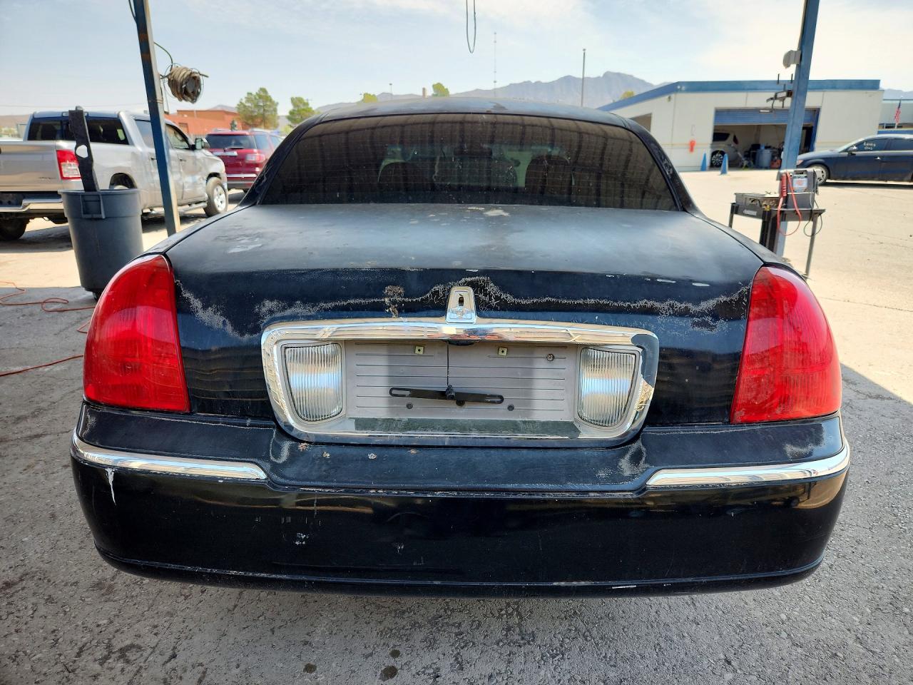 2008 Lincoln Town Car Signature Limited Black vin: 2LNHM82V98X639453