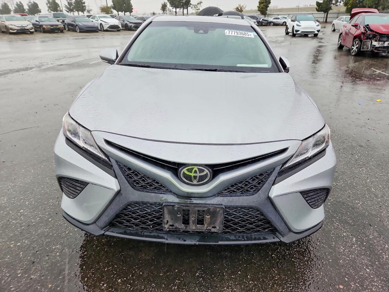 2018 Toyota Camry L Серебряный vin: JTNB11HK8J3049833