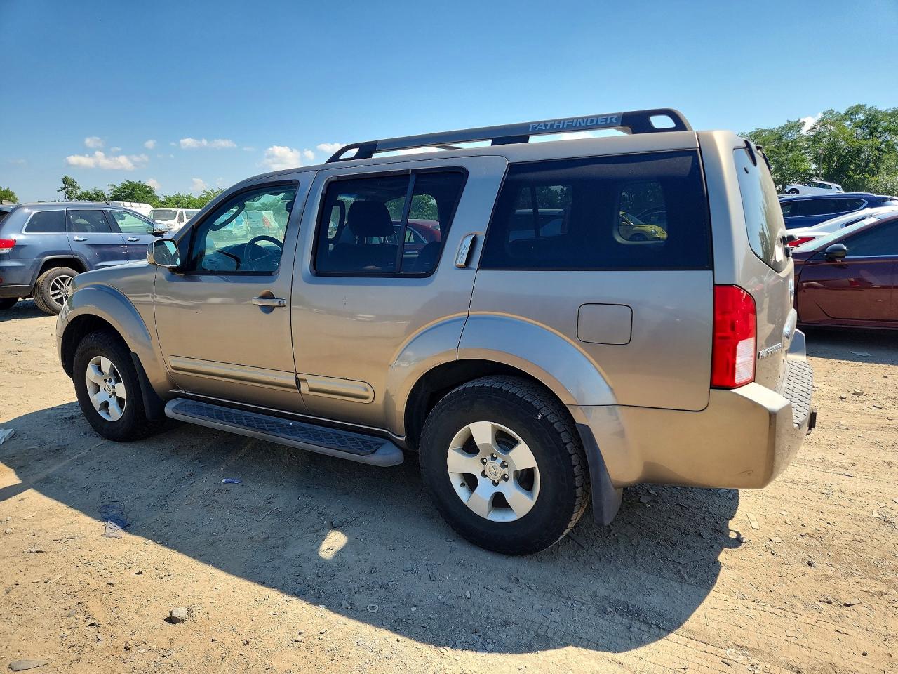 2005 Niss Pathfinder Tan vin: 5N1AR18W35C768484
