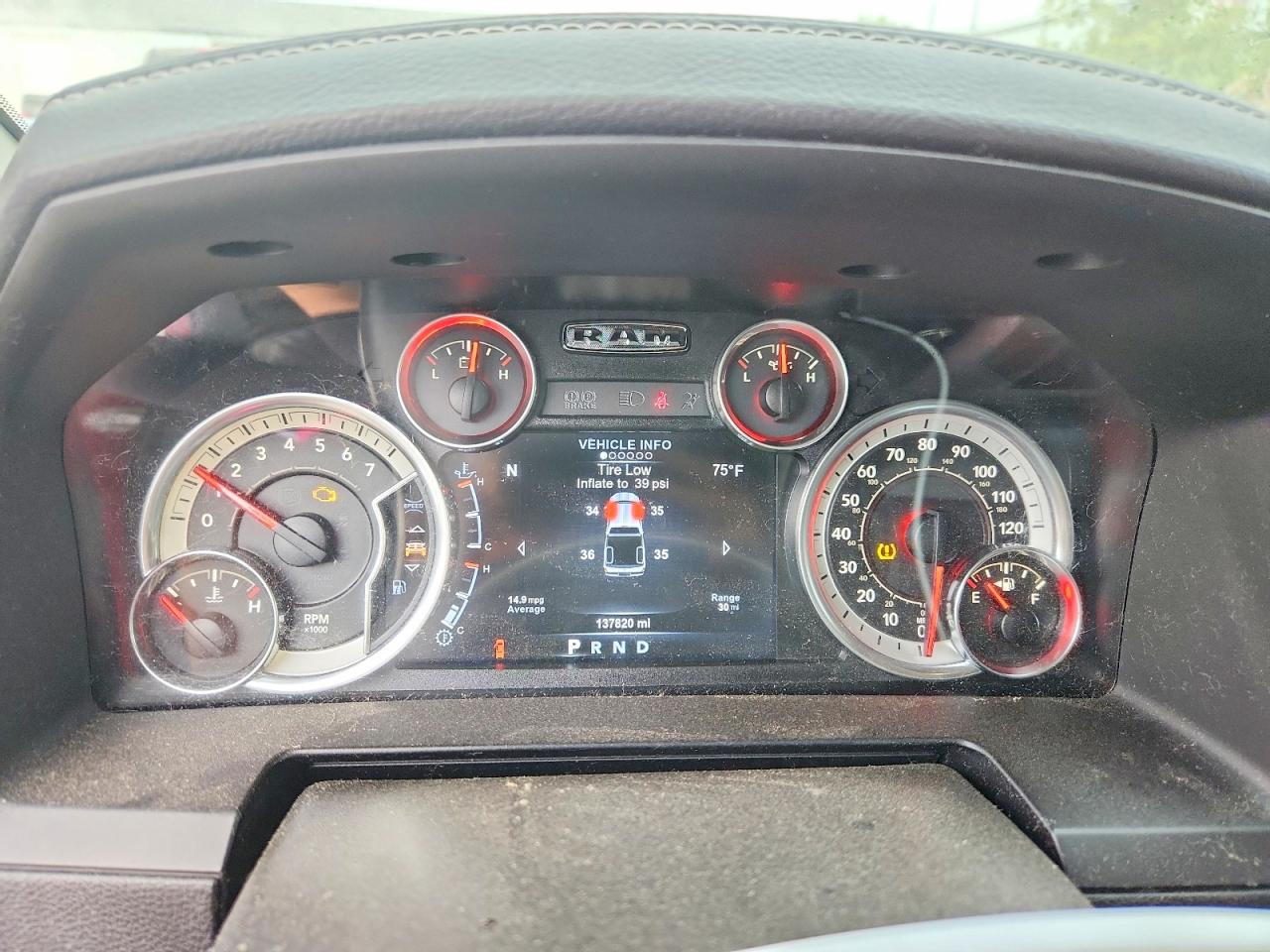 2015 Ram 1500 Sport Red vin: 1C6RR7MT3FS504718