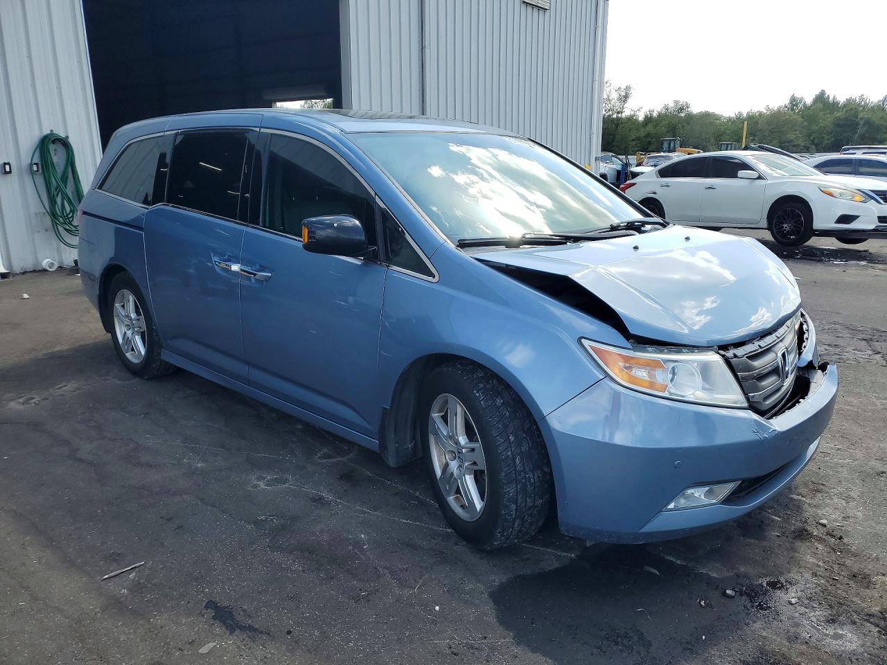 2013 Honda Odyssey Touring Blue vin: 5FNRL5H91DB004483