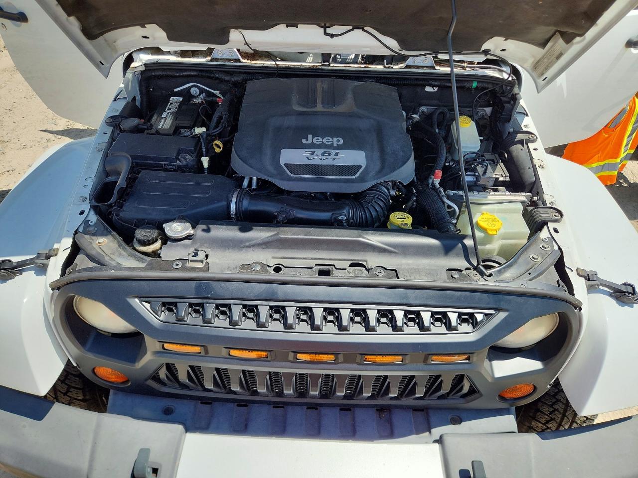2012 Jeep Wrangler Unlimited Sahara Белый vin: 1C4BJWEG7CL171894