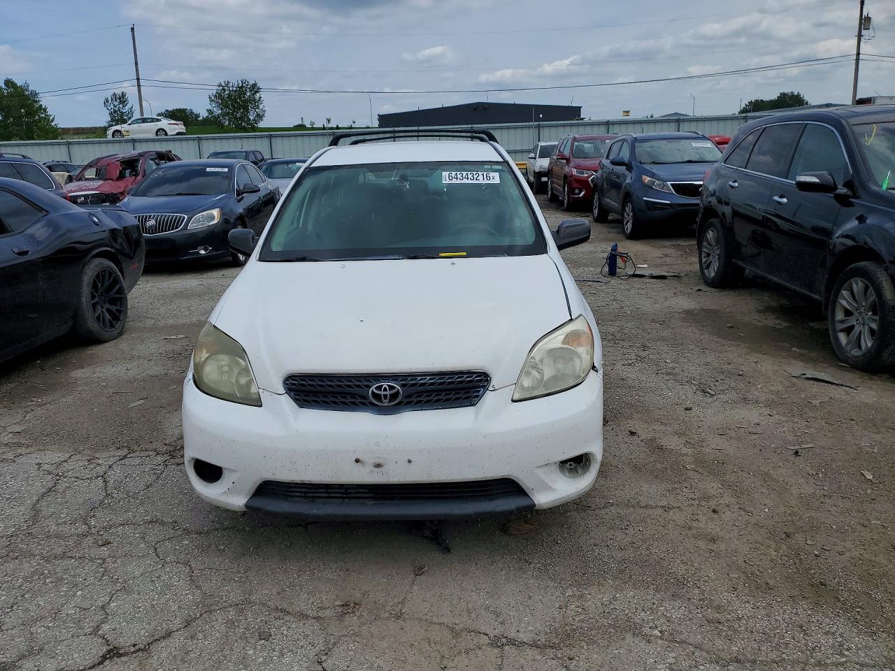 2007 Toyota Matrix Base White vin: 2T1KR32E87C671408
