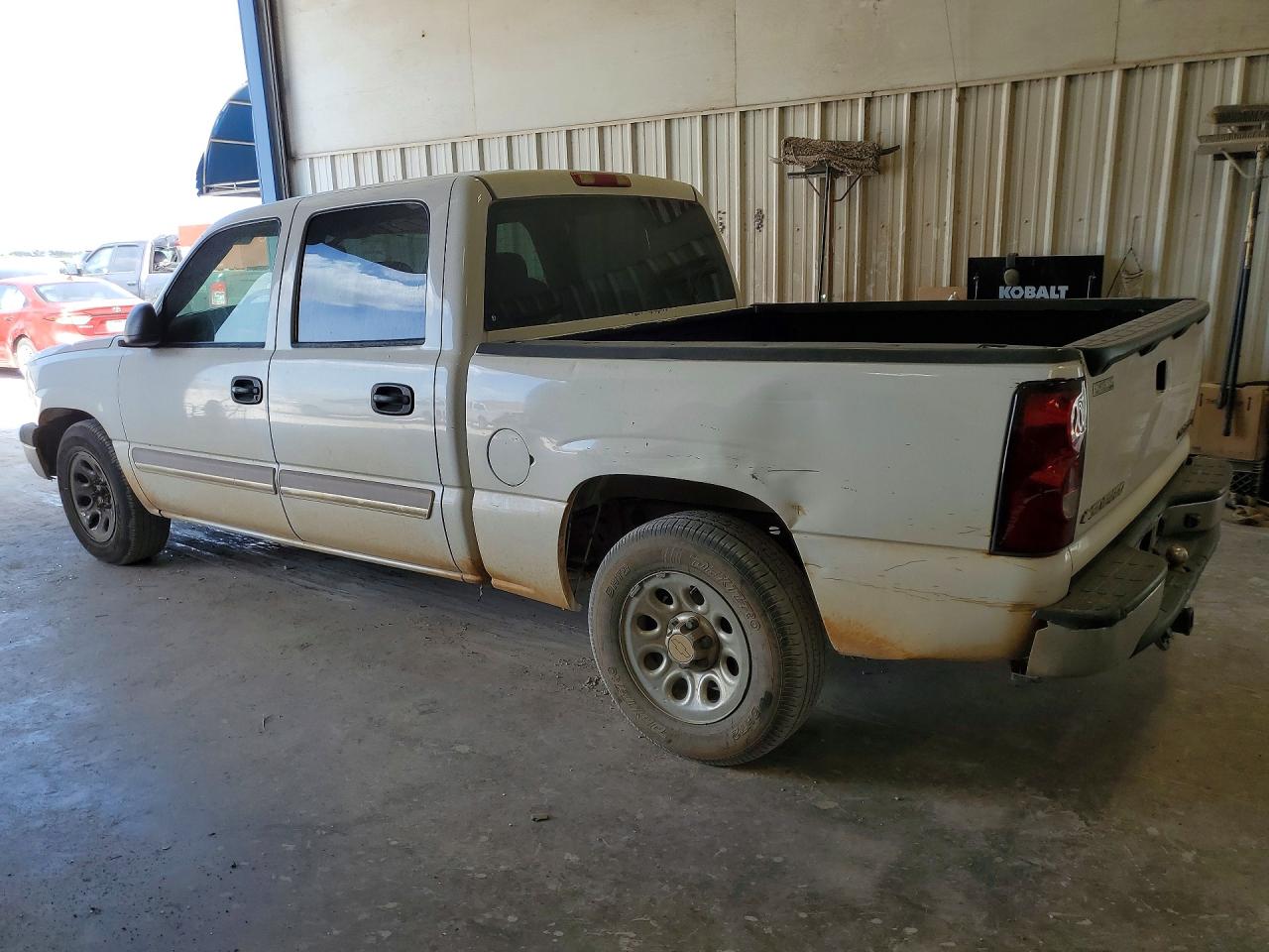 2005 Chevrolet Silverado C1500 White vin: 2GCEC13T351333488