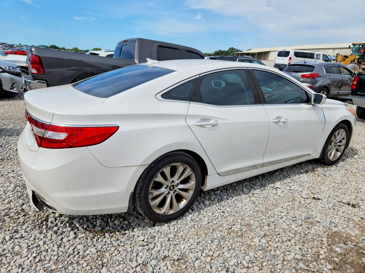 2013 Hyundai Azera Base White vin: KMHFG4JG5DA223025