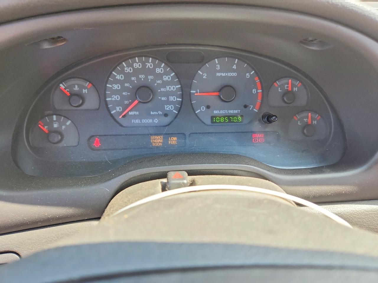2002 Ford Mustang Silver vin: 1FAFP40452F147582