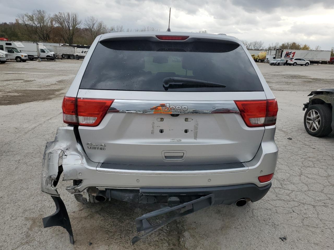 2011 Jeep Grand Cherokee Limited Silver vin: 1J4RR5GTXBC562686