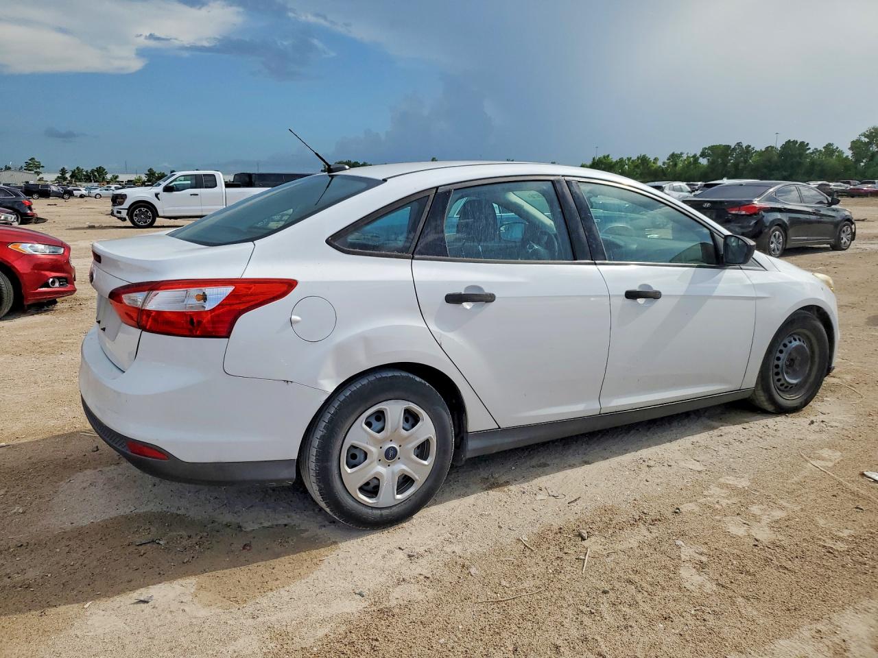2014 Ford Focus S White vin: 1FADP3E20EL432804