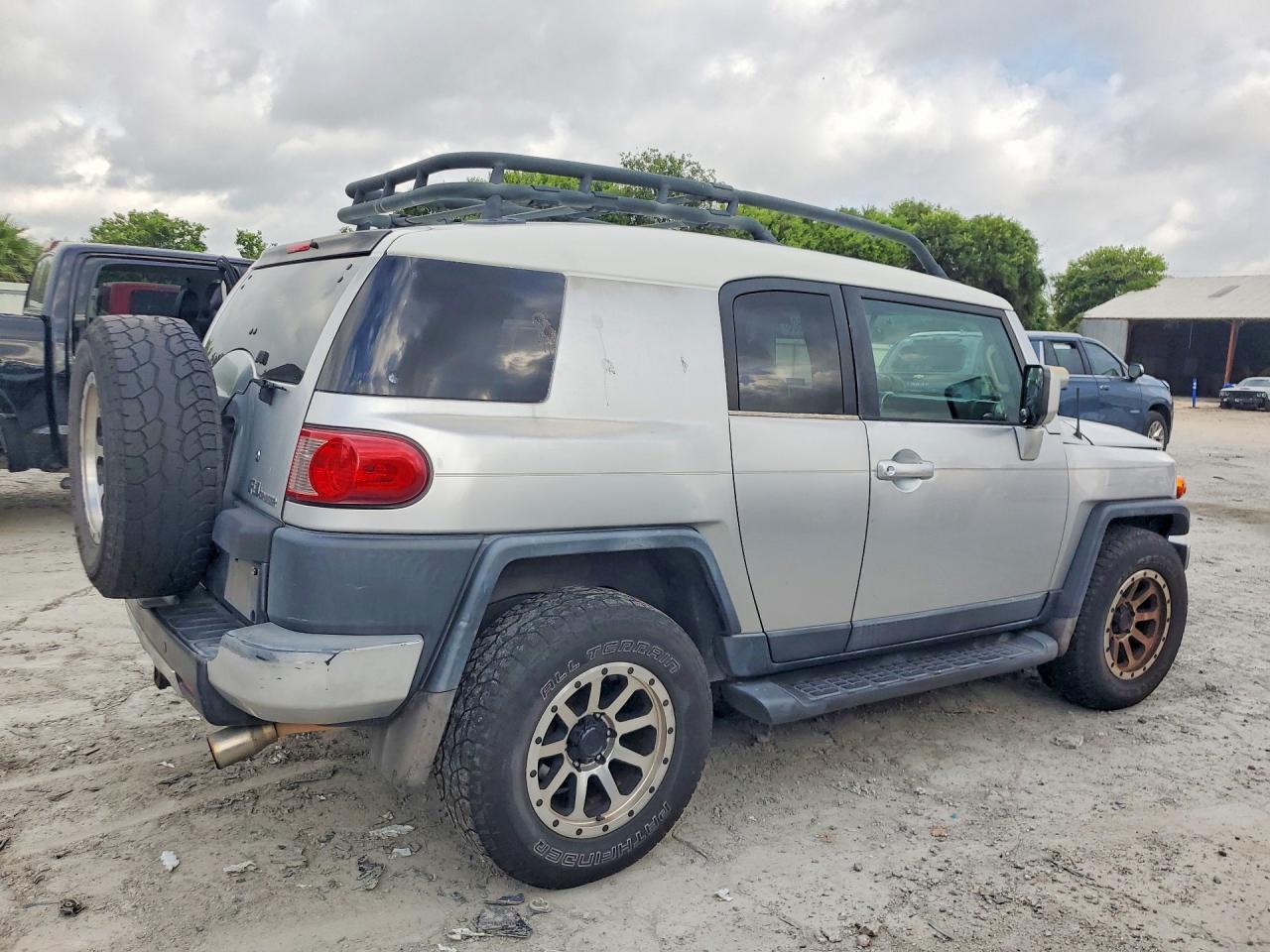 2007 Toyota Fj Cruiser Base Silver vin: JTEZU11F970004896