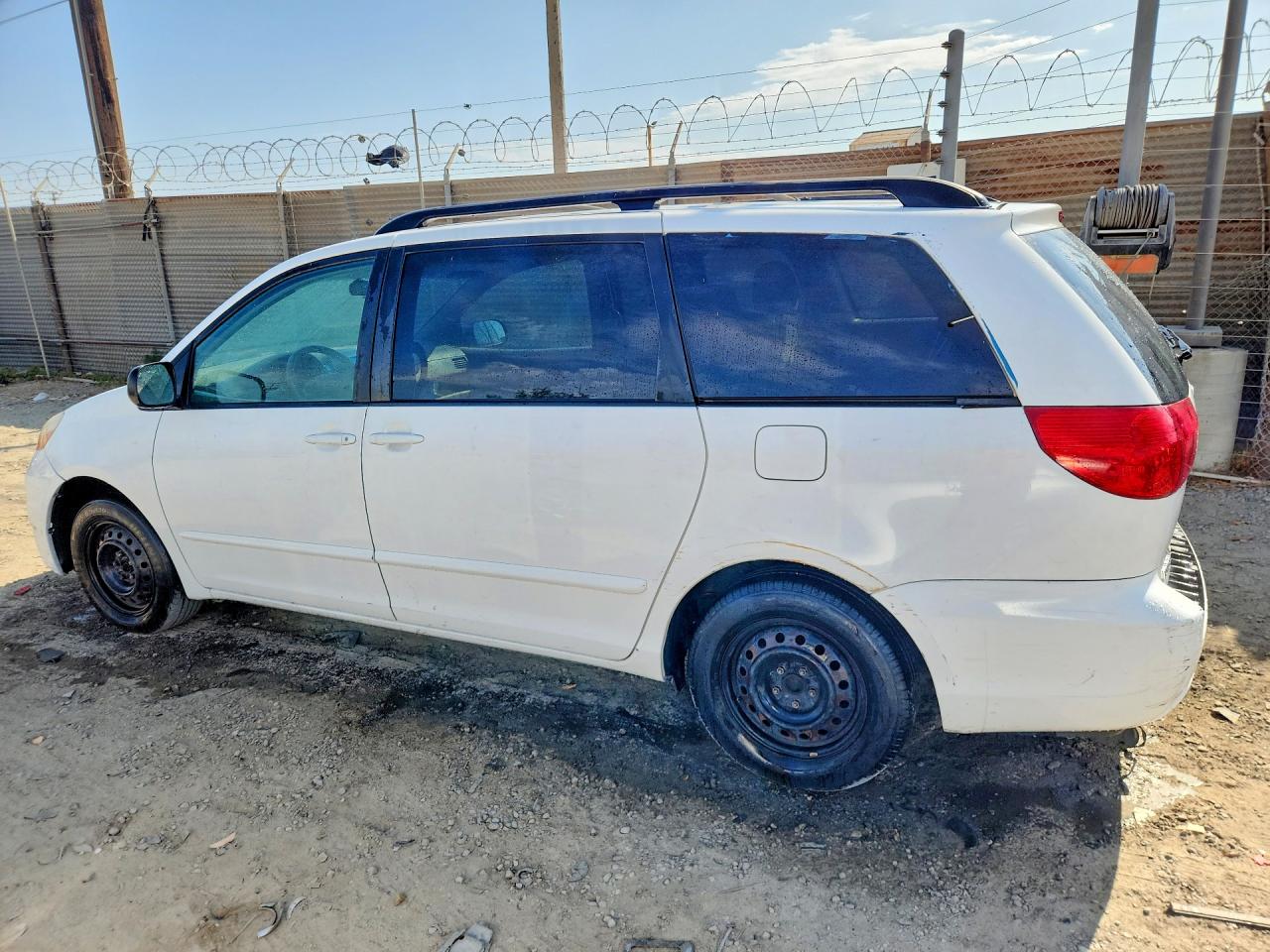 2009 Toyota Sienna Le 8-passenger Белый vin: 5TDZK23C79S252437
