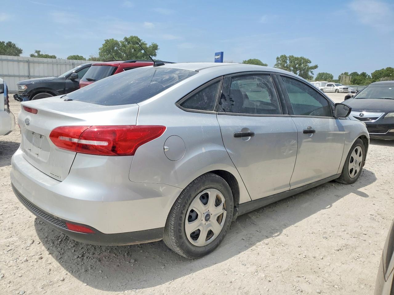 2015 Ford Focus S Silver vin: 1FADP3E27FL275015