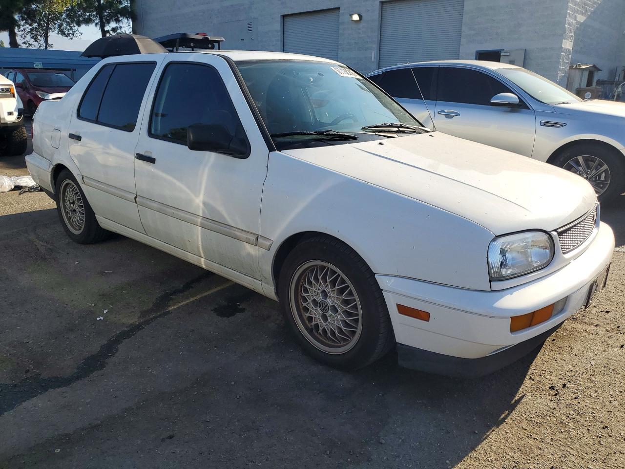 1996 Volkswagen Jetta Trek White vin: 3VWWB81HXTM117865