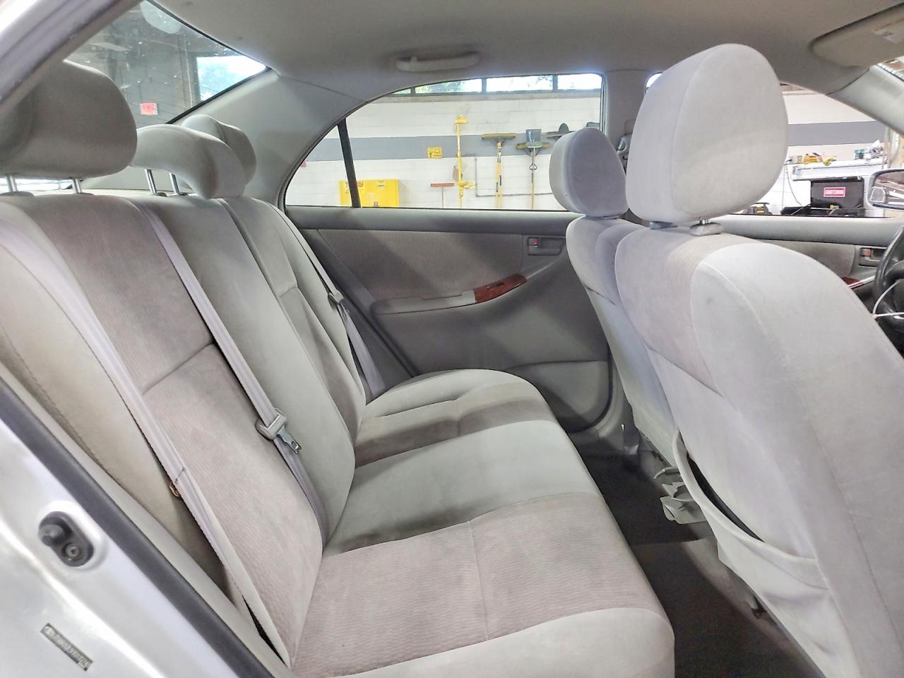 2007 Toyota Corolla Le Gray vin: JTDBR32E970132743