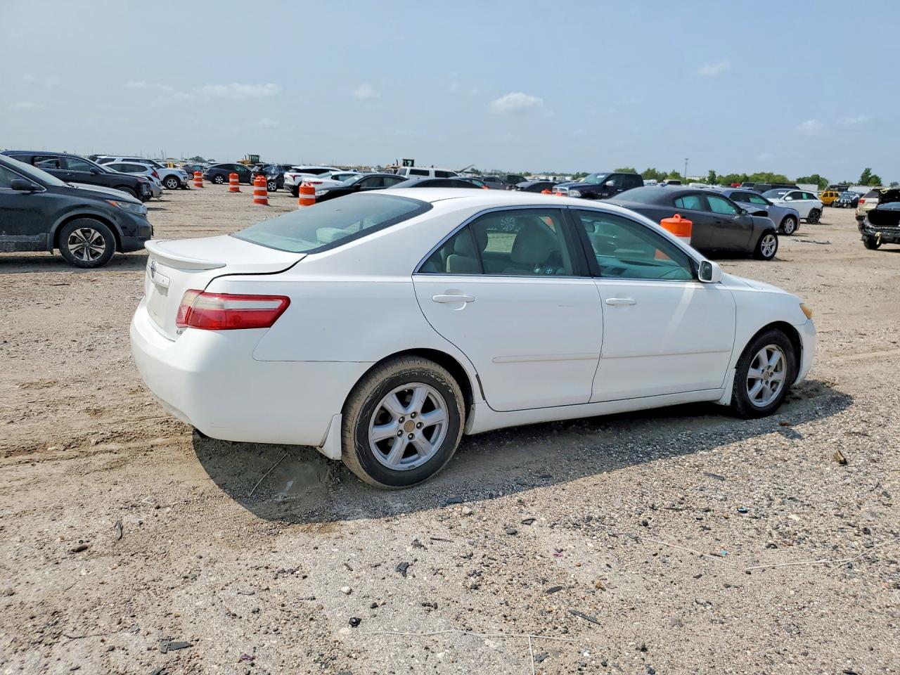 2008 Toyota Camry Le White vin: 4T4BE46K28R032593