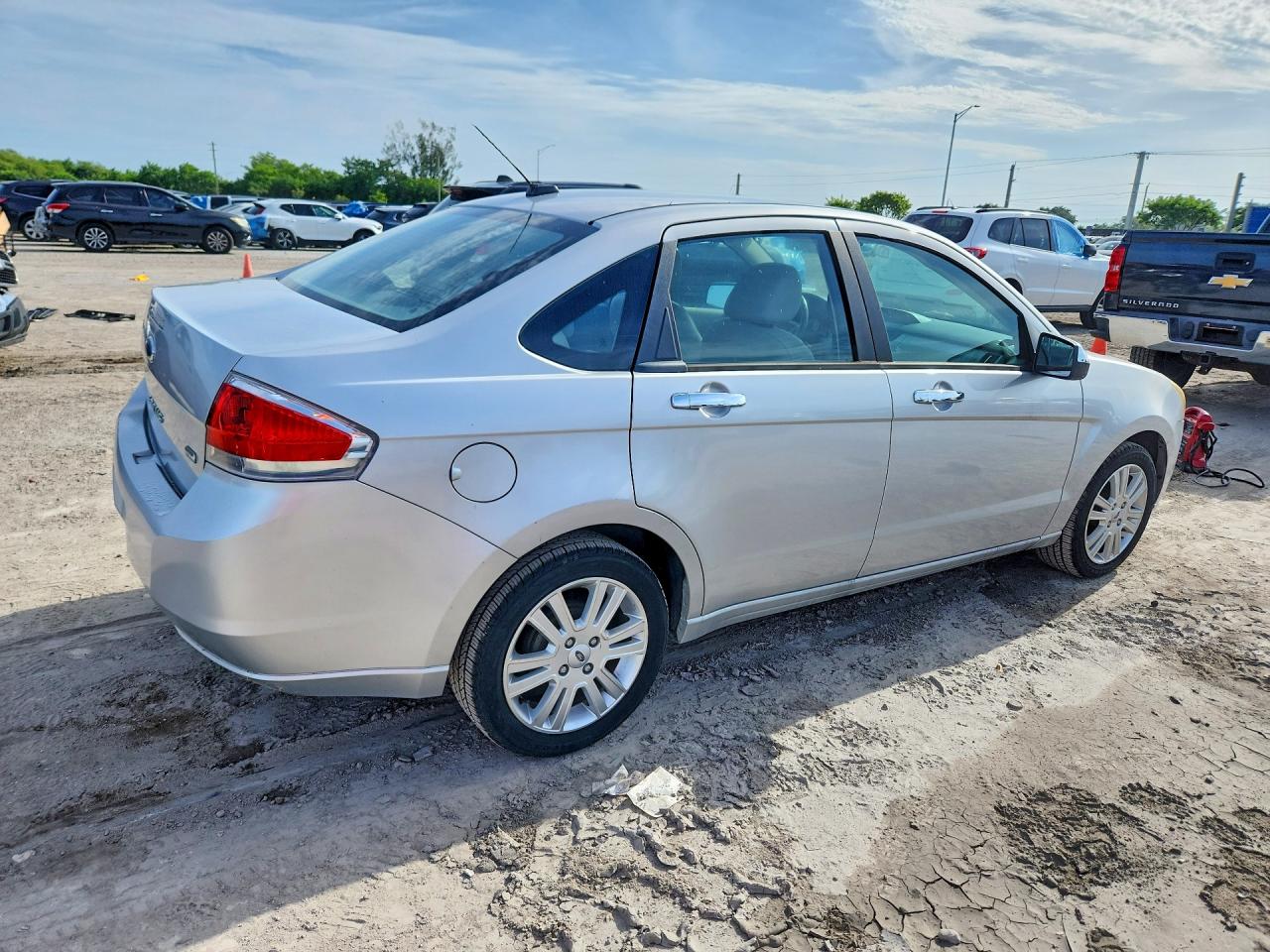2010 Ford Focus Sel Silver vin: 1FAHP3HN5AW260933