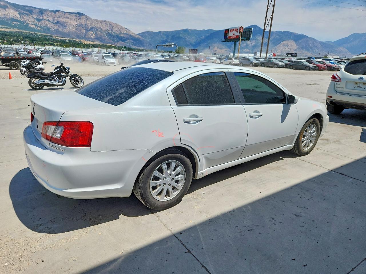 2011 Mitsubishi Galant Fe White vin: 4A32B2FF0BE012324
