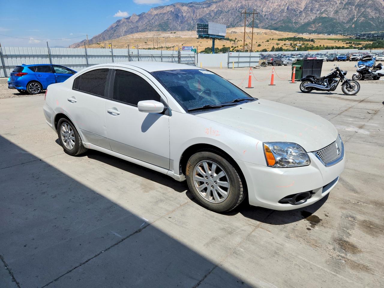 2011 Mitsubishi Galant Fe White vin: 4A32B2FF0BE012324