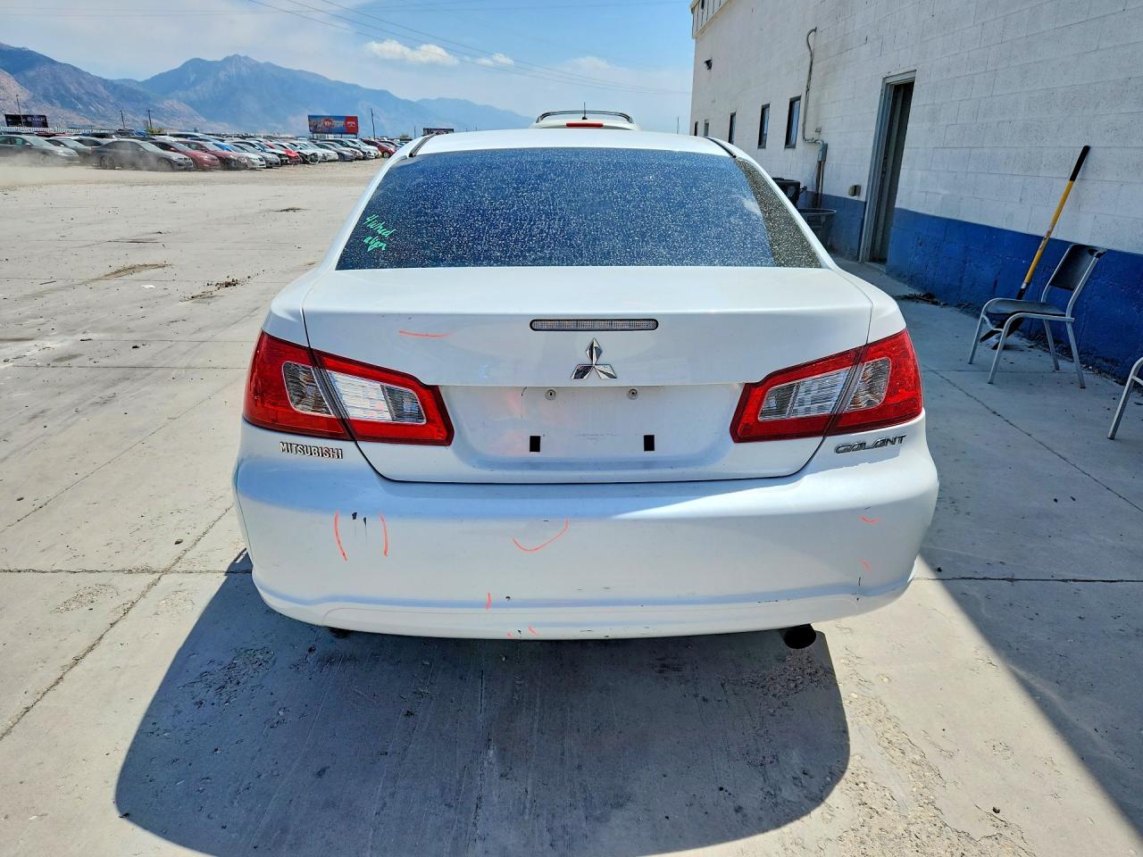 2011 Mitsubishi Galant Fe White vin: 4A32B2FF0BE012324
