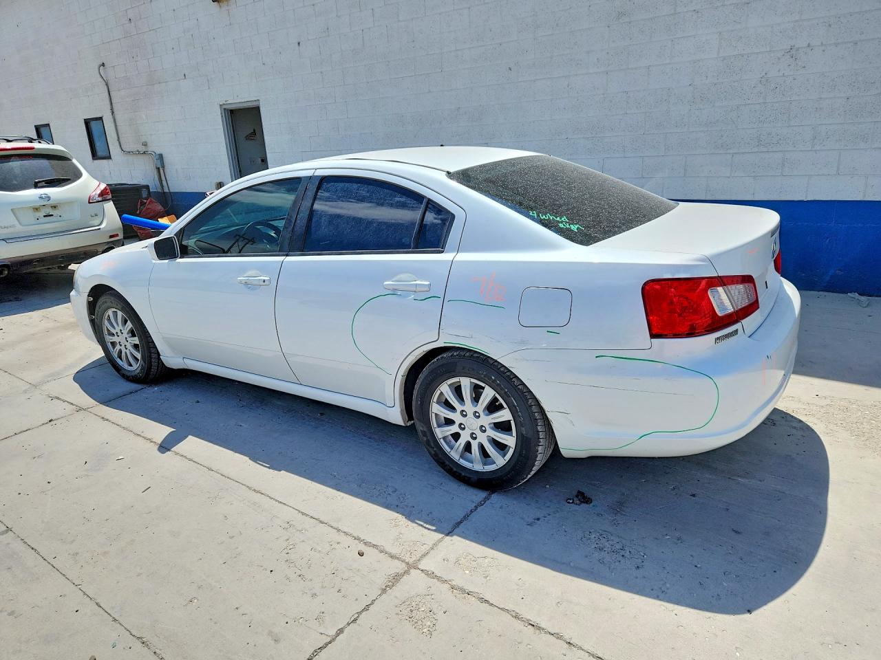 2011 Mitsubishi Galant Fe White vin: 4A32B2FF0BE012324
