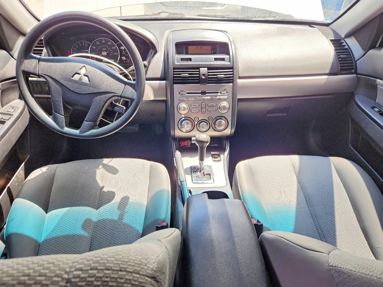 2011 Mitsubishi Galant Fe White vin: 4A32B2FF0BE012324