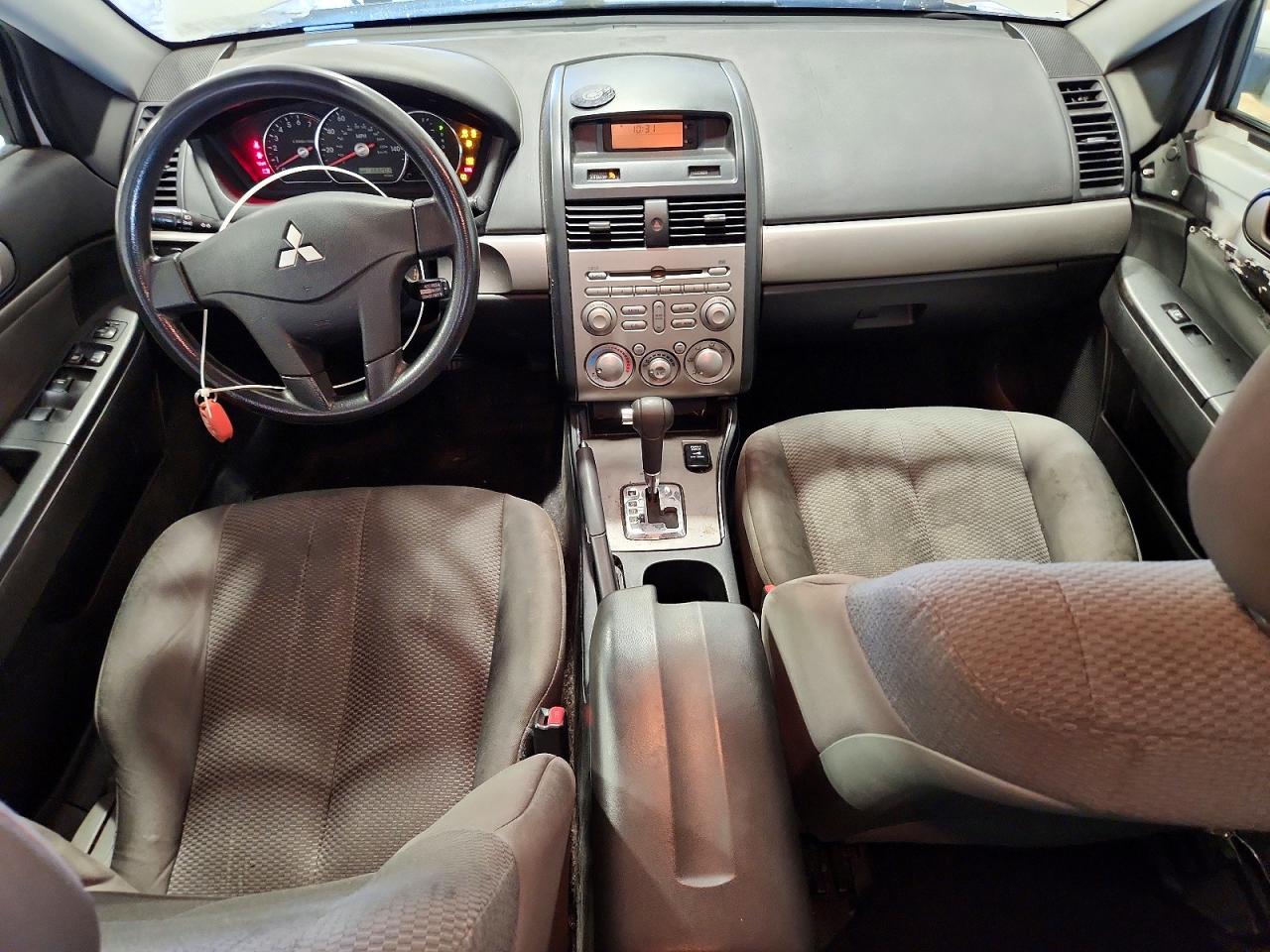 2010 Mitsubishi Galant Fe White vin: 4A32B2FF5AE014827