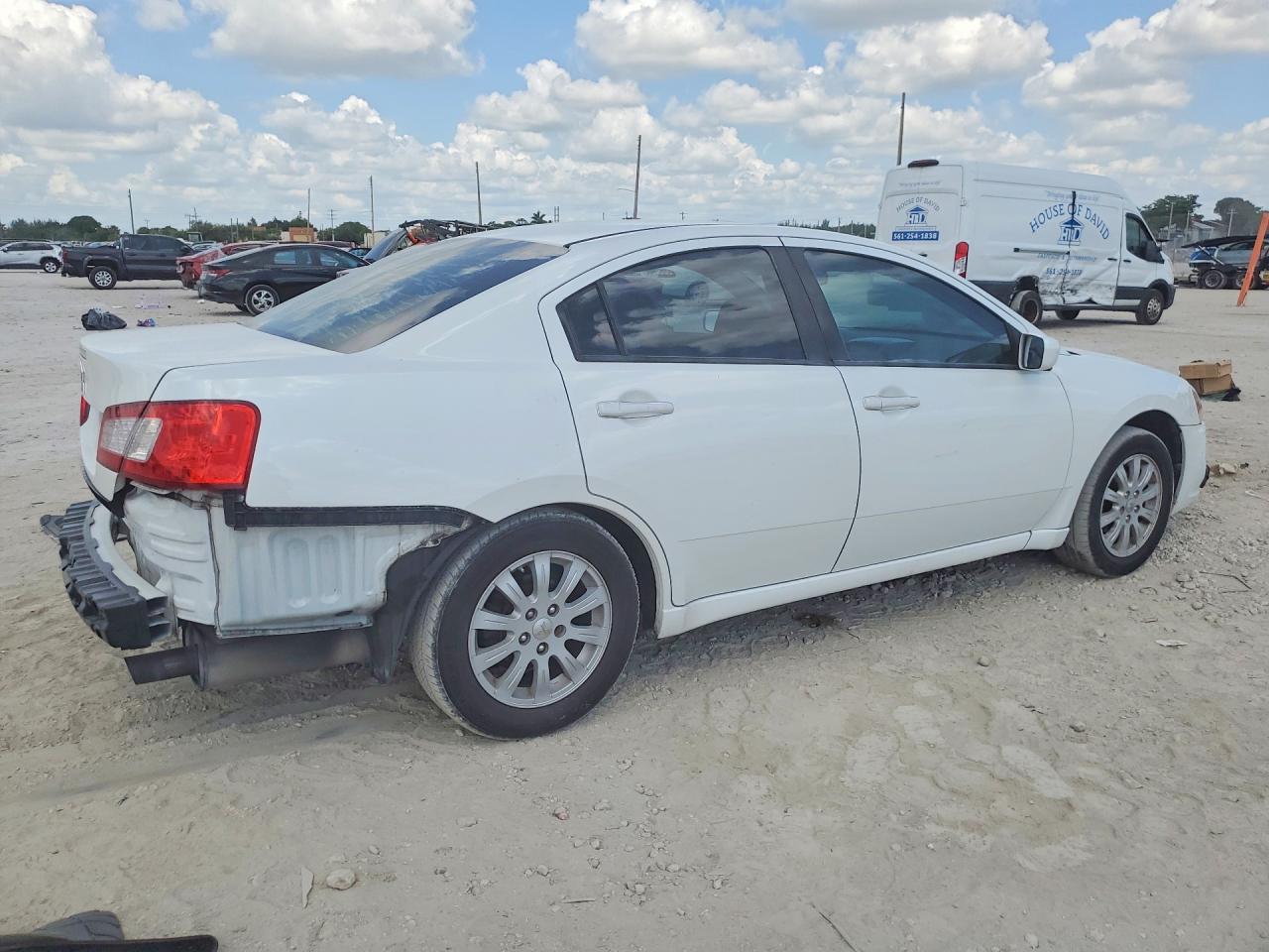 2011 Mitsubishi Galant Fe White vin: 4A32B2FF6BE015437