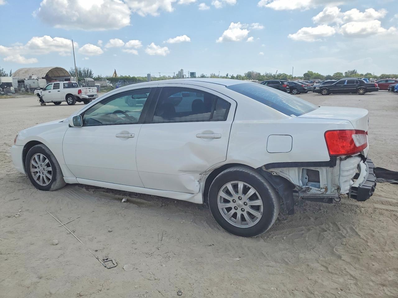 2011 Mitsubishi Galant Fe White vin: 4A32B2FF6BE015437