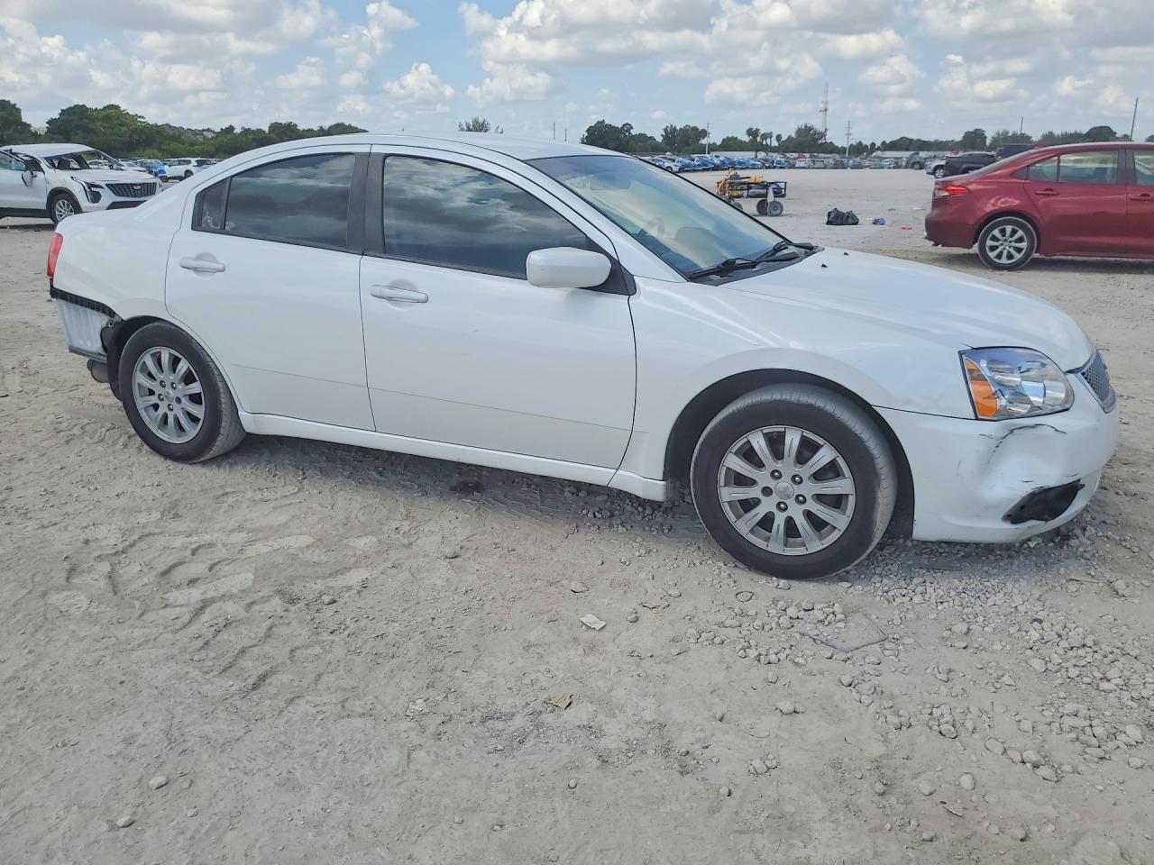 2011 Mitsubishi Galant Fe White vin: 4A32B2FF6BE015437