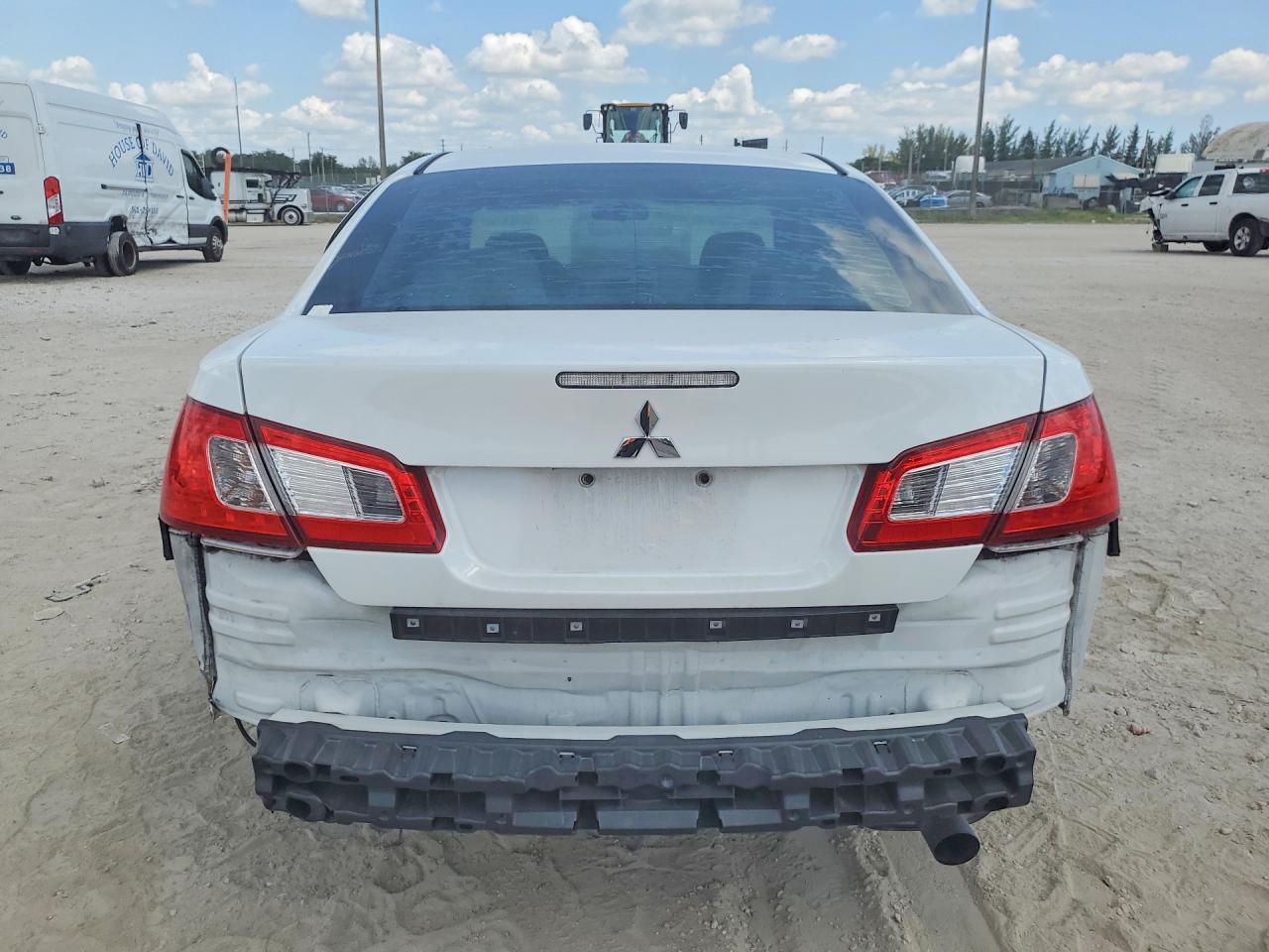 2011 Mitsubishi Galant Fe White vin: 4A32B2FF6BE015437