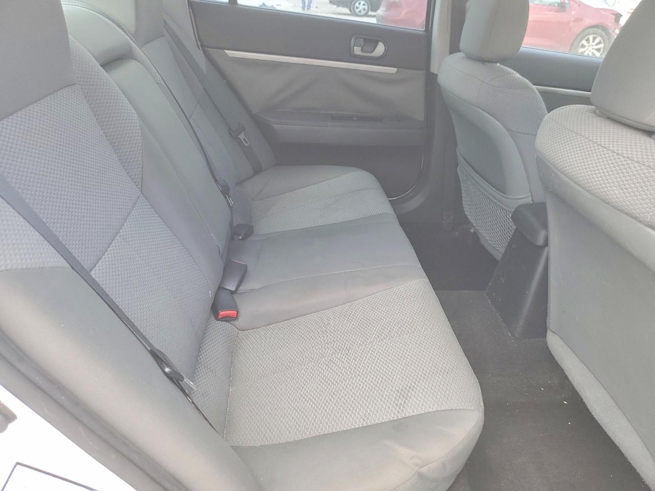 2011 Mitsubishi Galant Fe White vin: 4A32B2FF6BE015437