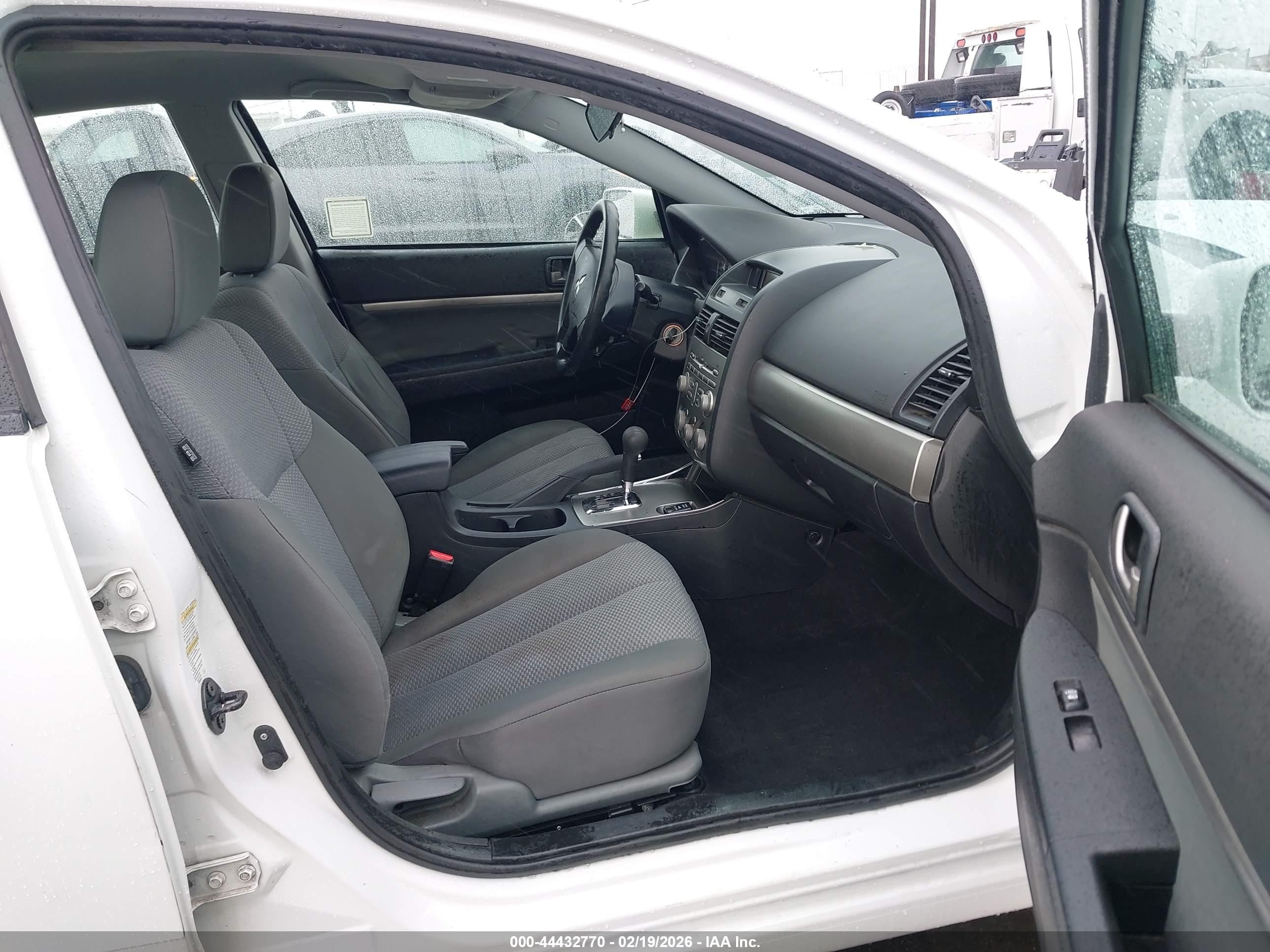 2011 Mitsubishi Galant Fe White vin: 4A32B2FF7BE018802