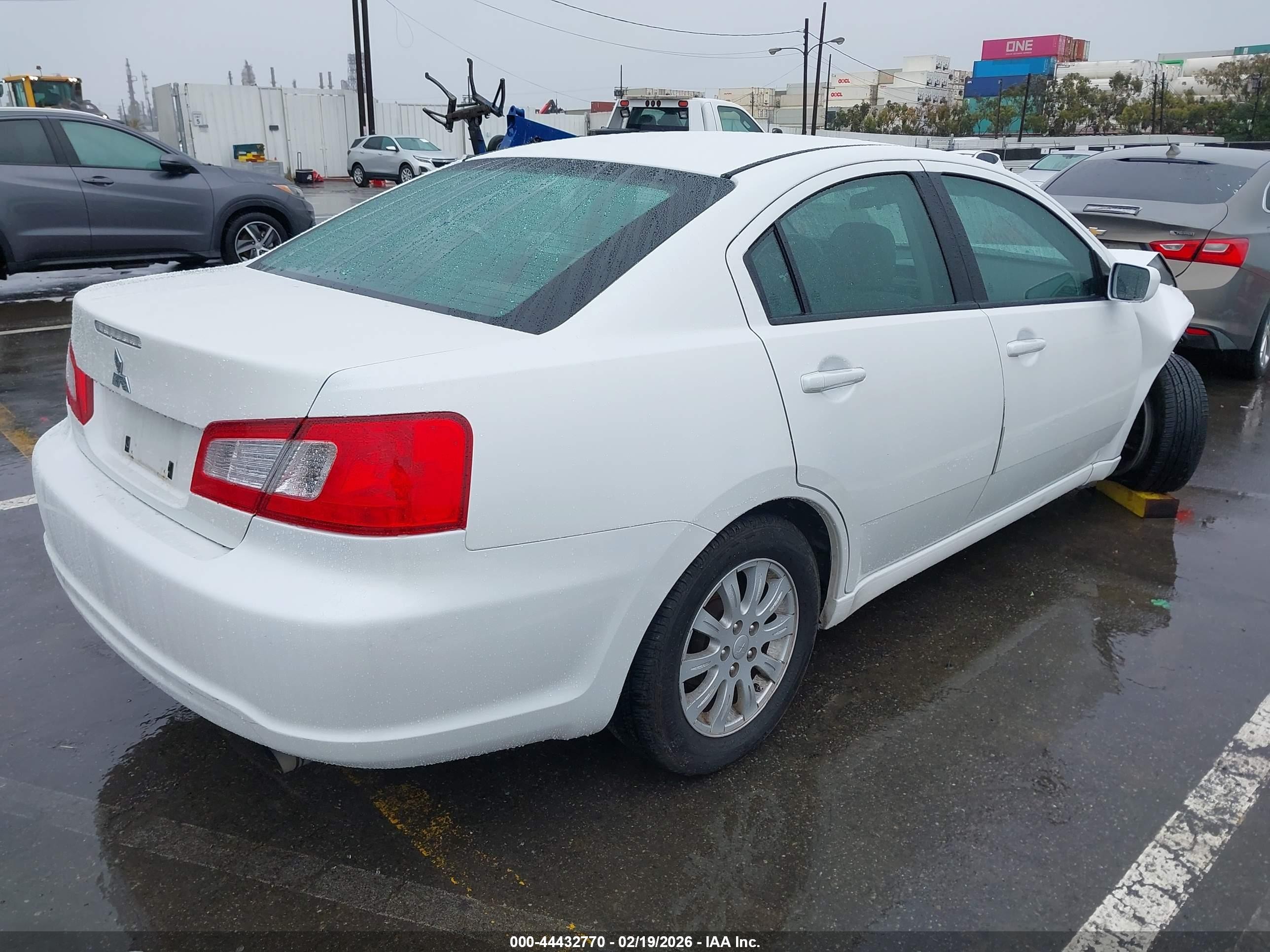 2011 Mitsubishi Galant Fe White vin: 4A32B2FF7BE018802