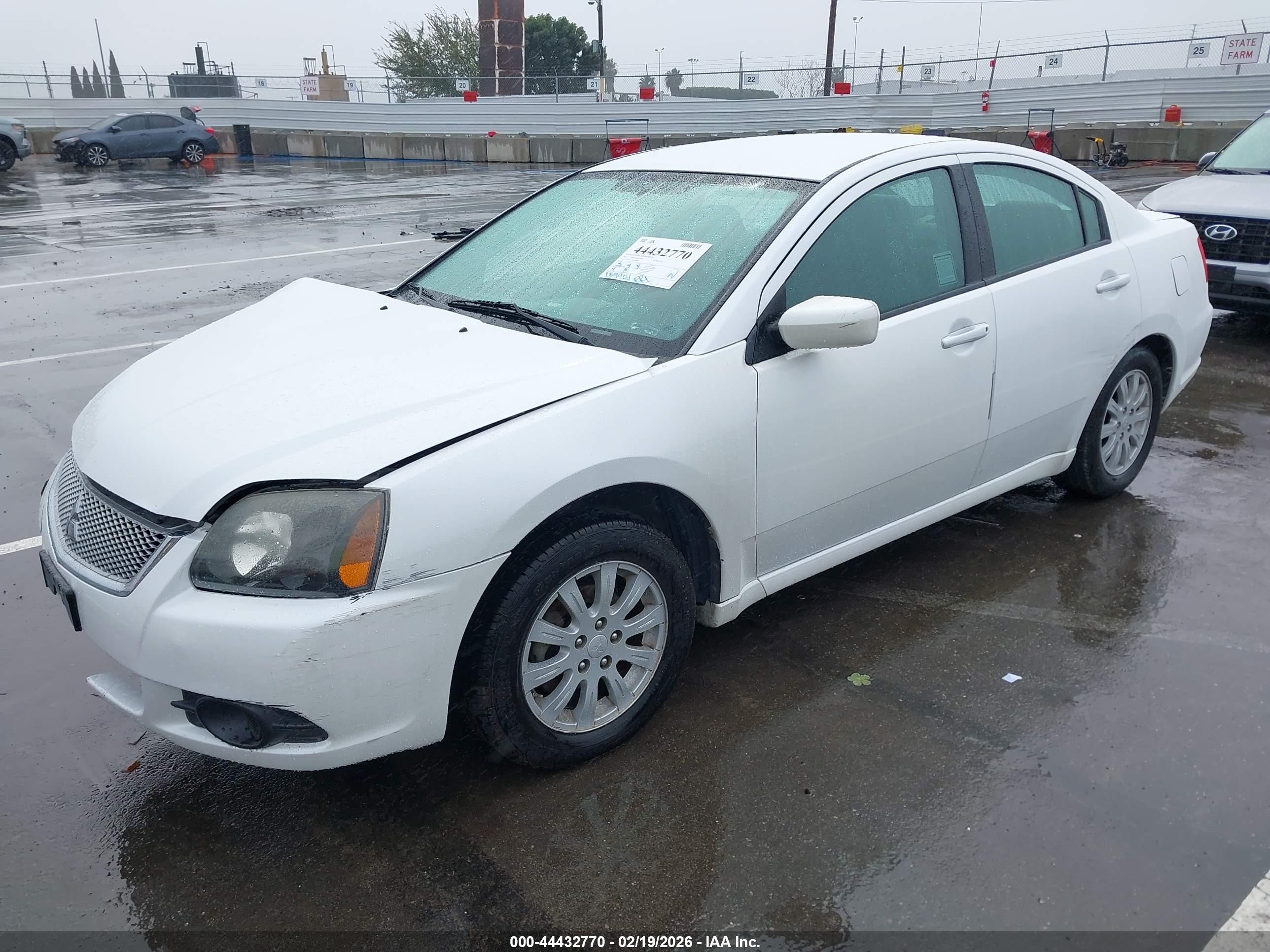 2011 Mitsubishi Galant Fe White vin: 4A32B2FF7BE018802