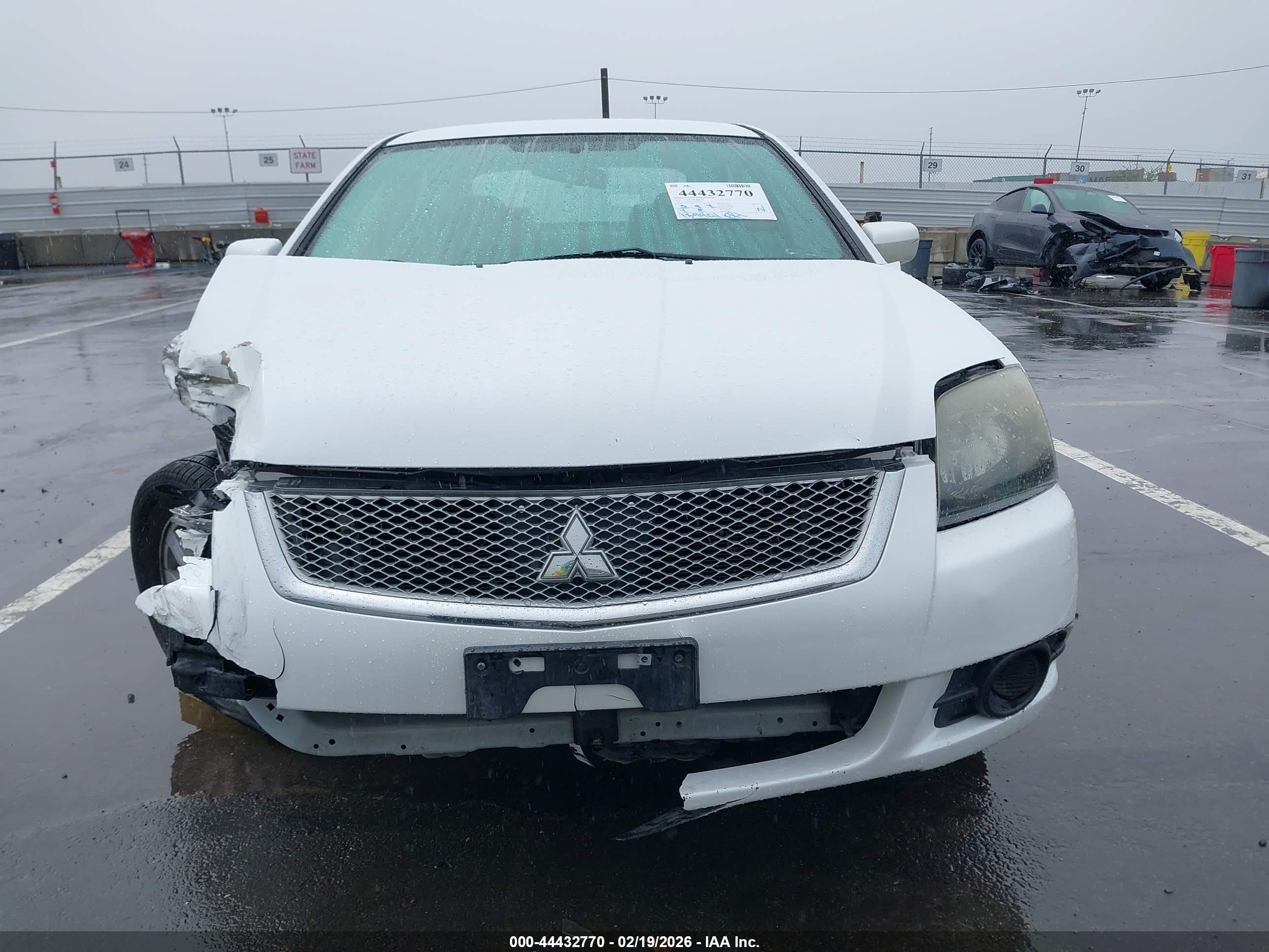 2011 Mitsubishi Galant Fe White vin: 4A32B2FF7BE018802
