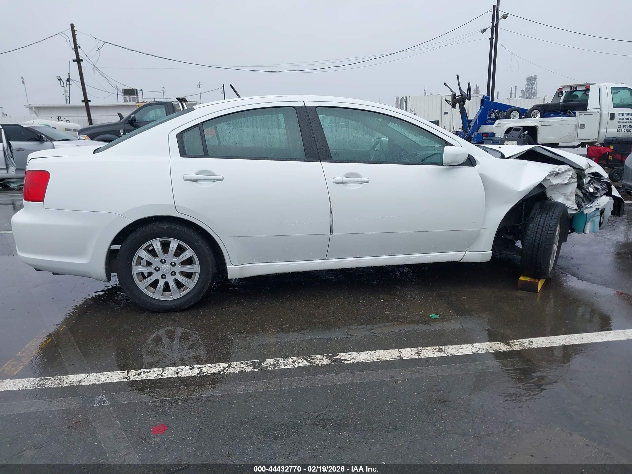 2011 Mitsubishi Galant Fe White vin: 4A32B2FF7BE018802